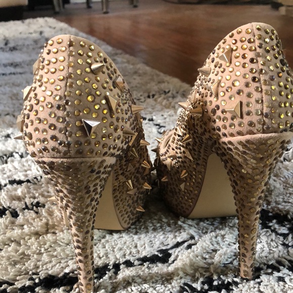 Heels - Picture 2 of 5